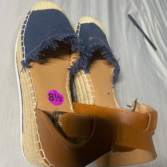 Nautica Platform Sandals - Picture 3 of 4